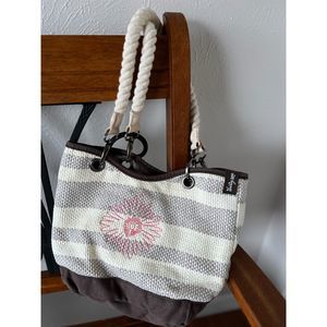 thirty-one embroidered shoulder bag in like new condition